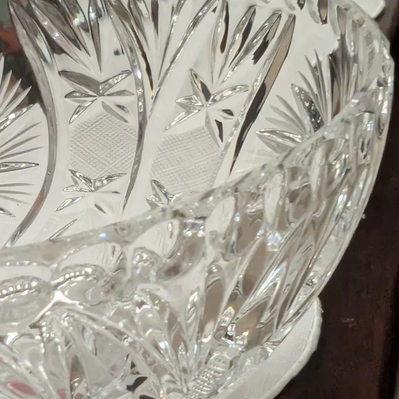 Elegant Crystal Decorative Bowl - Picture 13 of 14